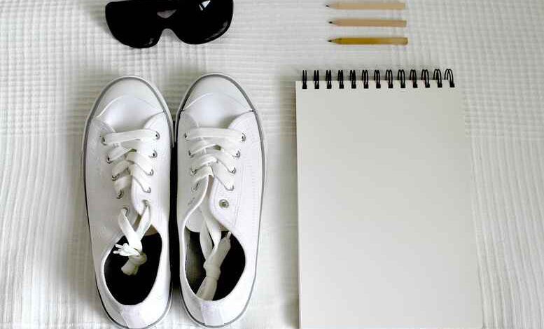 Minimalismus ist praktisch. Der Trend hat in den letzten Jahren sehr zugenommen. Viele leben heute bewusst einfacher. Weniger Dinge, weniger Stress – das bringt in vieler Hinsicht Vorteile. Minimalismus bedeutet nicht Verzicht. Es heißt, nur das zu haben, was wirklich zählt. Diese Einstellung passt perfekt in die moderne, mobile Welt. Alte Gewohnheiten werden über Bord geworfen und es entsteht Platz für Neues. https://cdn.pixabay.com/photo/2017/07/02/21/34/shoes-2465907_1280.jpg Mehr Freiheit im Alltag Ein großer Vorteil eines minimalistischen Lebensstils liegt in der Freiheit. Keine festen Verpflichtungen, kein unnötiger Ballast. Alles, was nicht gebraucht wird, landet draußen. Diese Entscheidung bringt Leichtigkeit. Ein aufgeräumter Raum führt zu einem aufgeräumten Kopf. Minimalismus sorgt für mehr Zeit und Energie. Komplexität wird reduziert, das Wesentliche rückt in den Vordergrund. Finanzielle Vorteile und Kosteneffizienz Minimalismus bringt auch finanzielle Freiheit. Weniger Besitz heißt oft auch weniger Ausgaben. Es müssen nicht immer neue Möbel gekauft werden. Stattdessen lockt die Option, in ein möbliertes, professionell designtes und voll ausgestattetes Apartment zu ziehen. So ein Apartment ist ready to use. Kein Stress mit Umzugskartons und kein langwieriges Einrichten. Die Miete deckt oft alle wichtigen Leistungen ab. Das Ganze macht besonders viel Sinn, wenn es z.B. um die monatliche Wohnungsvermietung in Berlin geht. In der Hauptstadt sind Langzeit-Wohnungen oft schwer zu bekommen. Moderne, flexible Wohnungen sind hier fast schon zum Lifestyle-Accessoire geworden. Einziehen, wieder ausziehen – das ist der Inbegriff von Flexibilität in einer pulsierenden Metropole. Flexibilität durch mobiles Wohnen Der Wechsel von Ort zu Ort wird damit super easy. Keine langfristige Bindung an einen festen Wohnsitz. Das ist ein Traum für alle, die mobil bleiben wollen. Monat für Monat ist kein Problem. Ein Jahr lang in einem stylischen Apartment wohnen und dabei weniger zahlen – auch kein Problem. Solche Wohnformen machen es möglich, auf kurze Sicht flexibel zu bleiben und langfristig Kosten zu sparen. Aber für wen lohnt sich Minimalismus - egal ob beim Wohnen oder generell - besonders? Minimalismus für Studenten und Auslandsabenteurer Menschen, die oft unterwegs sind, profitieren enorm von einem minimalistischen Lebensstil. Studenten zum Beispiel erleben, dass ein festes Zuhause in der Studienphase oft wenig Sinn macht. Ein möbliertes Apartment ist hier die perfekte Lösung. Einfach einziehen, studieren, ausziehen. Gerade, wenn das Studium mal in einer anderen Stadt oder sogar im Ausland stattfindet, wird die Flexibilität zum echten Pluspunkt. Auch bei Auslandssemestern bleibt so mehr Zeit für das Wesentliche – das Lernen, das Erleben und Kennenlernen neuer Kulturen. Digital Nomads – Freiheit auf allen Wegen Digital Nomads erleben den minimalistischen Lebensstil als absoluten Gamechanger. Flexibilität ist ihr Lebensmotto. Sie leben und arbeiten an verschiedenen Orten rund um den Globus. Ein minimalistisches Setup passt da perfekt. Keine schweren Möbel, keine sperrigen Gegenstände - es muss ja auch alles wieder in die Koffer passen. Nur das Nötigste wird mitgenommen. Der Lifestyle ist super mobil. Ein stylisches Apartment macht das Arbeiten nicht nur angenehm, sondern auch inspirierend. Kreativität und Produktivität können so voll entfaltet werden. Geschäftsreisende und flexible Lebensmodelle Geschäftsreisende haben ebenfalls ihre Vorteile, besonders wenn’s ums flexible Wohnen geht. Wer oft zwischen Meetings, Konferenzen und Terminen pendelt, braucht keine festen vier Wände. Ein modern eingerichtetes Apartment ist immer bereit. Es bietet alles, was im Alltag fehlt. Einziehen, arbeiten, ausziehen – alles ohne großen Aufwand. Die Freiheit, den Wohnort je nach Geschäftsreise zu wählen, steigert die Lebensqualität enorm. Flexibles Wohnen bedeutet, sich auf das Wesentliche konzentrieren zu können – und genau das bringt frischen Wind in den Arbeitsalltag. Nachhaltigkeit als Lifestyle Minimalismus bringt natürlich auch mehr Nachhaltigkeit ins Spiel. Weniger kaufen, weniger verschwenden. So bleibt auch der ökologische Fußabdruck klein. Nachhaltig leben wird immer wichtiger. Das Konzept passt perfekt in die heutige Zeit. Ressourcen werden effizient genutzt. Weniger Möbel, weniger Sachen – dafür mehr Freiraum. Mit einem minimalistischen Ansatz wird auch der Konsum hinterfragt. Es zählt Qualität statt Quantität. Minimalismus schafft klare Räume Minimalismus macht den Alltag leichter. Kein Stress mit überflüssigen Besitztümern. Kein lästiges Herumgeschleppe von Möbeln. Das Leben wird fokussierter. Es bleibt mehr Zeit für Erlebnisse, für Menschen und für kreative Projekte. Alte, sperrige Sachen werden durch hochwertige und funktionale Elemente ersetzt. Diese sind oft so designt, dass sie Platz sparen. Sie bieten multifunktionale Möglichkeiten und sehen dabei noch richtig cool aus. Minimalismus als Statement Minimalismus ist auch ein Statement. Es zeigt, dass der Wert im Erleben liegt, nicht im Besitz. Die Erkenntnis, dass Glück nicht in materiellen Dingen zu finden ist, hat viele erfasst. Der Trend geht zu Erlebnissen, zu Momenten, die in Erinnerung bleiben. Kleine, aber feine Dinge werden zelebriert. Diese Philosophie passt perfekt in eine schnelllebige Welt. Es geht darum, bewusst zu leben und Prioritäten zu setzen. Weniger kann hier oft mehr bedeuten – vor allem, wenn es um das eigene Wohlbefinden geht. Individualität im minimalistischen Lebensstil Der Lifestyle lässt Raum für Individualität. Jeder kann minimalistisch leben, so wie es am besten passt. Ob mit ausgewählten Designermöbeln oder komplett auf das Wesentliche reduziert – es gibt viele Wege. Die Basis ist, den eigenen Bedarf zu kennen und sich nicht vom Konsumdruck leiten zu lassen. Minimalismus bedeutet Freiheit. Es geht darum, die Kontrolle über das eigene Leben zu behalten und nicht von Dingen abhängig zu werden. Dieser individuelle Ansatz macht den minimalistischen Lebensstil so attraktiv und vielseitig. Mentale Gesundheit und weniger Chaos Ein minimalistischer Lebensstil fördert auch die mentale Gesundheit. Weniger Chaos im Wohnraum kann das Denken befreien. Ein klarer Raum führt zu klaren Gedanken. So wird Stress abgebaut und die Konzentration gesteigert. In einer Welt, die immer schneller und hektischer wird, ist das ein echter Gewinn. Ein minimalistisches Zuhause wirkt wie eine kleine Insel der Ruhe im ständigen Trubel. Diese innere Ruhe trägt dazu bei, den Alltag besser zu meistern und das Leben bewusster zu genießen. Plus: Einmal richtig ausmisten und alten Kram loswerden, tut unglaublich gut und fühlt sich befreiend an! Lebenseinstellung mit vielen Vorteilen Der Trend zeigt: Minimalismus ist mehr als nur ein Lifestyle. Es ist eine Lebenseinstellung, die hilft, den Fokus auf das Wesentliche zu richten. Wer weniger hat, kann mehr erleben. Es wird Raum geschaffen für Kreativität, Flexibilität, Begegnungen und echte Lebensqualität. Die Entscheidung für weniger Besitz führt zu mehr Freiheit. Weniger Verpflichtungen bedeuten mehr Möglichkeiten, den eigenen Weg zu gehen. Dieser Ansatz macht Lust auf ein Leben, das authentisch und unbeschwert ist. Die Vorteile eines minimalistischen Lebensstils sind vielfältig. Freiheit, finanzielle Ersparnisse, Nachhaltigkeit und mentale Klarheit stehen ganz oben auf der Liste. Das Leben wird nicht nur materiell, sondern auch mental leichter. Es muss nicht immer der Besitz sein, der glücklich macht. Mit dem minimalistischen Ansatz wird das Leben entschlackt. Alte Denkmuster und unnötiger Konsum werden hinterfragt. Einfachheit und Funktionalität stehen im Vordergrund. Der moderne Lifestyle erlaubt es, jederzeit flexibel zu bleiben. So wird jeder Tag zu einer neuen Chance, etwas zu erleben. Flexibel morgen in einer anderen Stadt Minimalismus macht Lust auf mehr – mehr Abenteuer, mehr Freiheit und mehr unbeschwerte Momente. Es ist ein Lifestyle, der dazu einlädt, das Leben mit offenen Armen zu empfangen. Nächste Woche spontan für ein paar Monate in eine andere Stadt? Es ist möglich, in verschiedenen Städten zu leben und neue Kulturen kennenzulernen! Die Möglichkeit, in ein möbliertes und voll ausgestattetes Apartment zu ziehen, bringt eine ganz neue Flexibilität. Egal, ob als Student, Langzeit-Reisender, Digital Nomad oder Geschäftsreisender. Minimalismus ist damit nicht nur ein Trend, sondern eine Lebensphilosophie, die zu einem erfüllteren und freieren Leben verhilft.