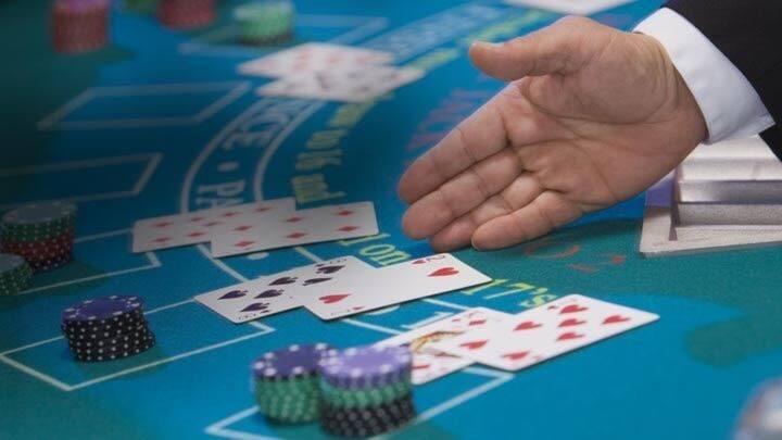 How bet size affects the chances of winning in gambling