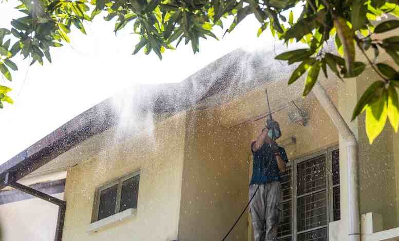 Dachreinigung mit Hochdruckreiniger